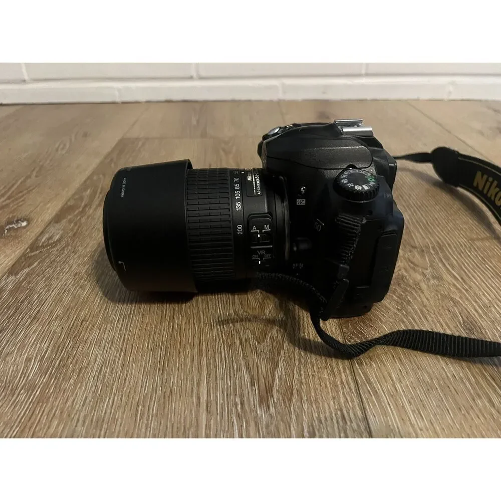 Nikon D50 Digital SLR Camera w/Nikon DX Nikkor AF-S 55-200mm, Battery & Charger